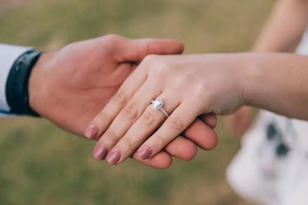 Evli Olan Birinin Nişanlanması Durumunda Ne Olur?